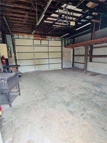 512 Leckrone Highhouse Rd, Mcclellandtown, PA 15458