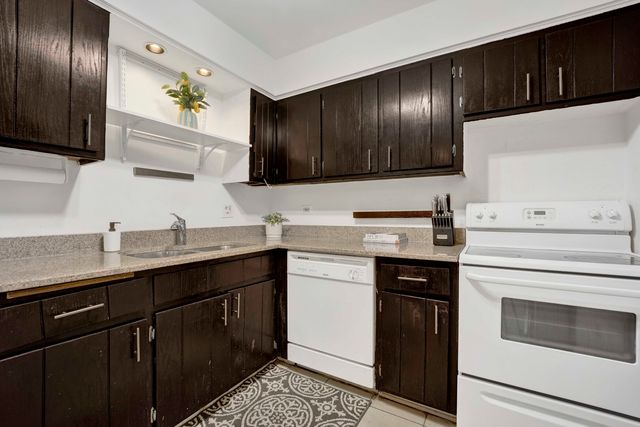314 Lathrop Avenue 407, Forest Park, IL 60130