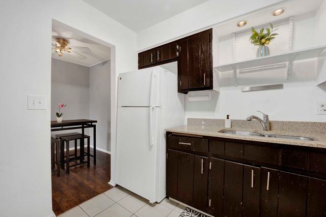 314 Lathrop Avenue 407, Forest Park, IL 60130