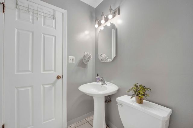 314 Lathrop Avenue 407, Forest Park, IL 60130