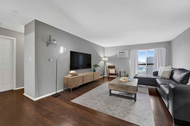 314 Lathrop Avenue 407, Forest Park, IL 60130