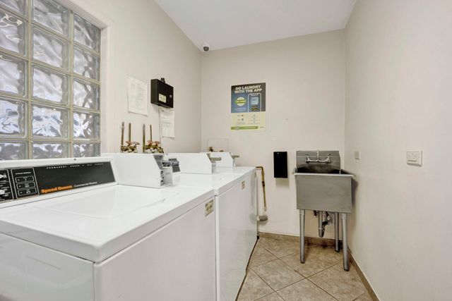 314 Lathrop Avenue 407, Forest Park, IL 60130