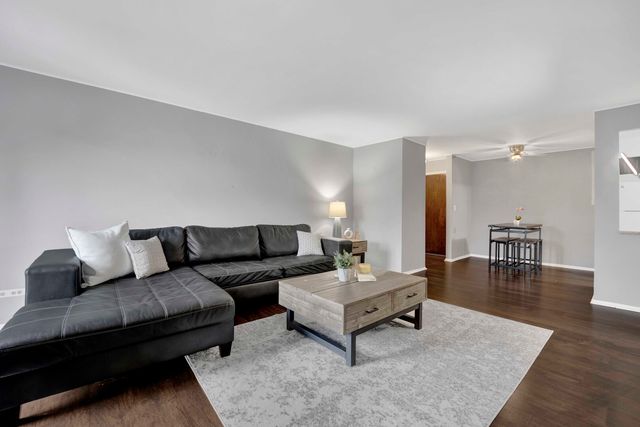 314 Lathrop Avenue 407, Forest Park, IL 60130
