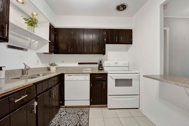 314 Lathrop Avenue 407, Forest Park, IL 60130
