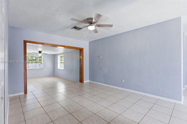 998 W 68th St, Hialeah, FL 33014