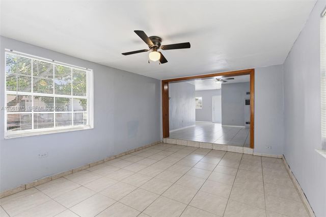 998 W 68th St, Hialeah, FL 33014