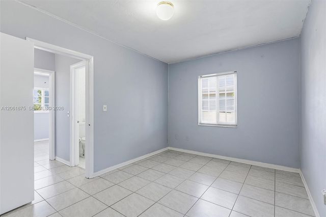 998 W 68th St, Hialeah, FL 33014