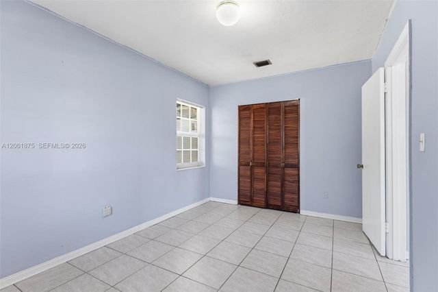998 W 68th St, Hialeah, FL 33014