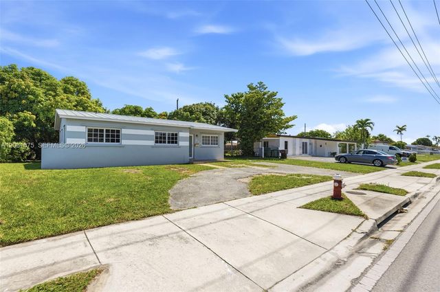 998 W 68th St, Hialeah, FL 33014