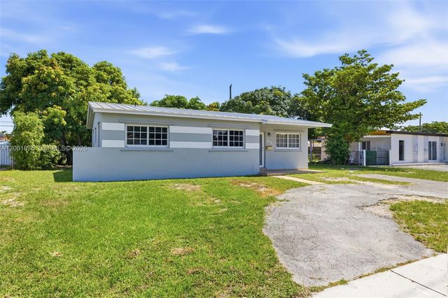 998 W 68th St, Hialeah, FL 33014