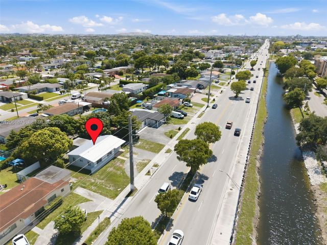 998 W 68th St, Hialeah, FL 33014