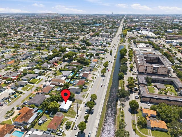 998 W 68th St, Hialeah, FL 33014