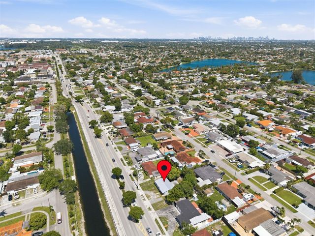 998 W 68th St, Hialeah, FL 33014