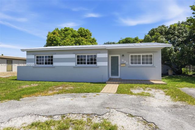 998 W 68th St, Hialeah, FL 33014