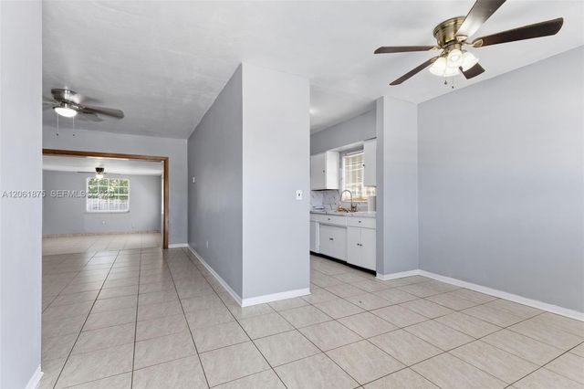 998 W 68th St, Hialeah, FL 33014