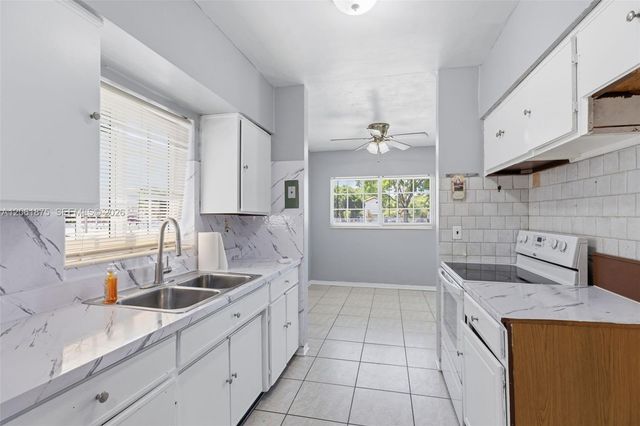 998 W 68th St, Hialeah, FL 33014