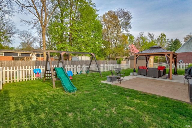 104 Alexandria Drive, Newburgh, IN 47630