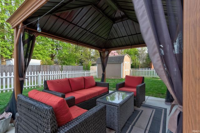 104 Alexandria Drive, Newburgh, IN 47630