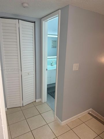 6580 W 24th Ct 19-14, Hialeah, FL 33016