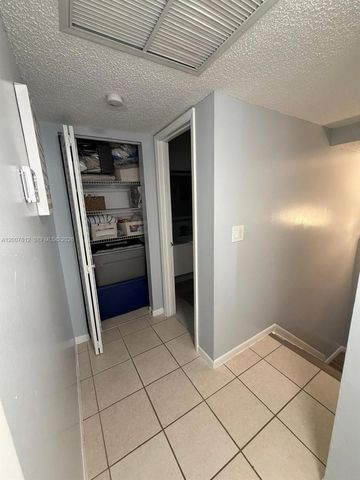 6580 W 24th Ct 19-14, Hialeah, FL 33016