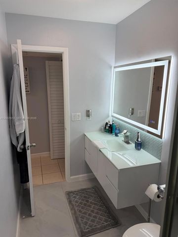 6580 W 24th Ct 19-14, Hialeah, FL 33016