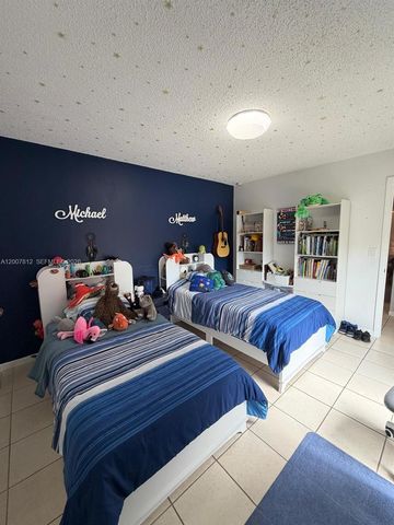 6580 W 24th Ct 19-14, Hialeah, FL 33016