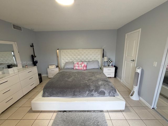 6580 W 24th Ct 19-14, Hialeah, FL 33016