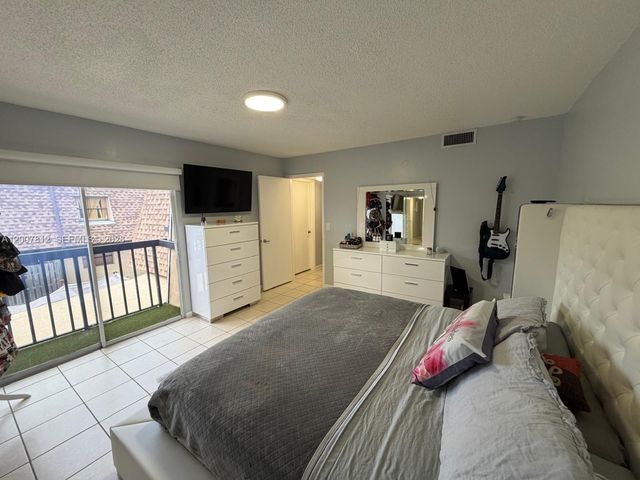 6580 W 24th Ct 19-14, Hialeah, FL 33016