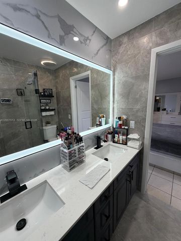 6580 W 24th Ct 19-14, Hialeah, FL 33016