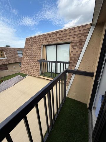 6580 W 24th Ct 19-14, Hialeah, FL 33016