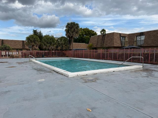 6580 W 24th Ct 19-14, Hialeah, FL 33016