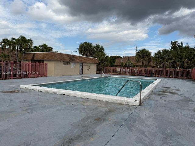 6580 W 24th Ct 19-14, Hialeah, FL 33016