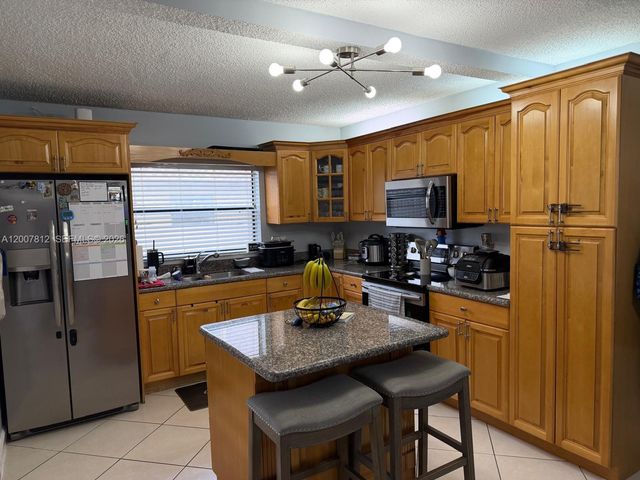 6580 W 24th Ct 19-14, Hialeah, FL 33016