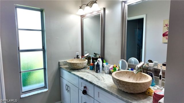 541 Landmark DR, Naples, FL 34112
