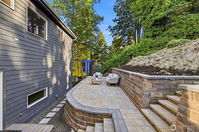7511 Dumar Way SW, Seattle, WA 98106