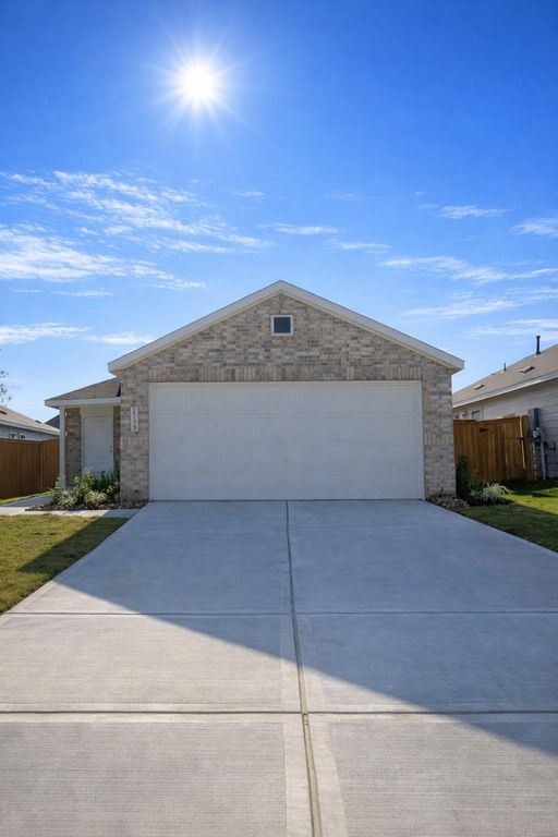 1735 Serenity Moon Drive, Crosby, TX 77532