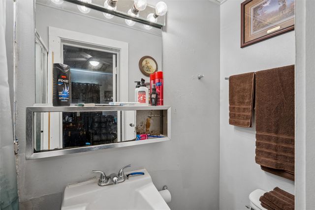 104 E Boston Avenue, Indianola, IA 50125
