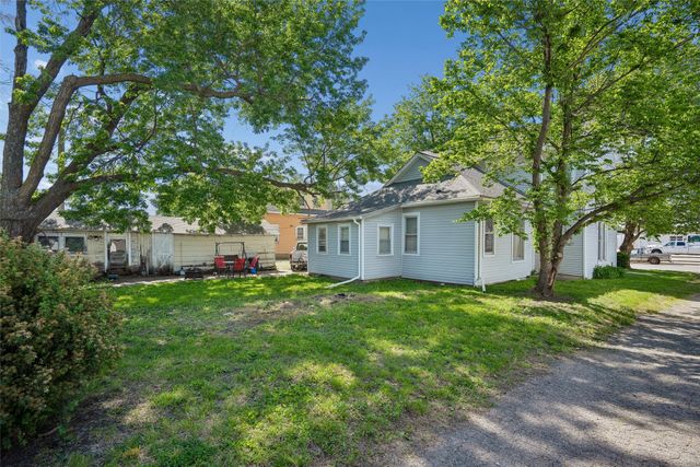 104 E Boston Avenue, Indianola, IA 50125