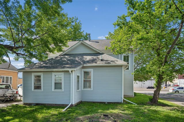 104 E Boston Avenue, Indianola, IA 50125