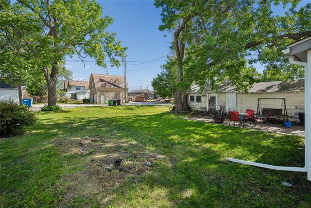 104 E Boston Avenue, Indianola, IA 50125
