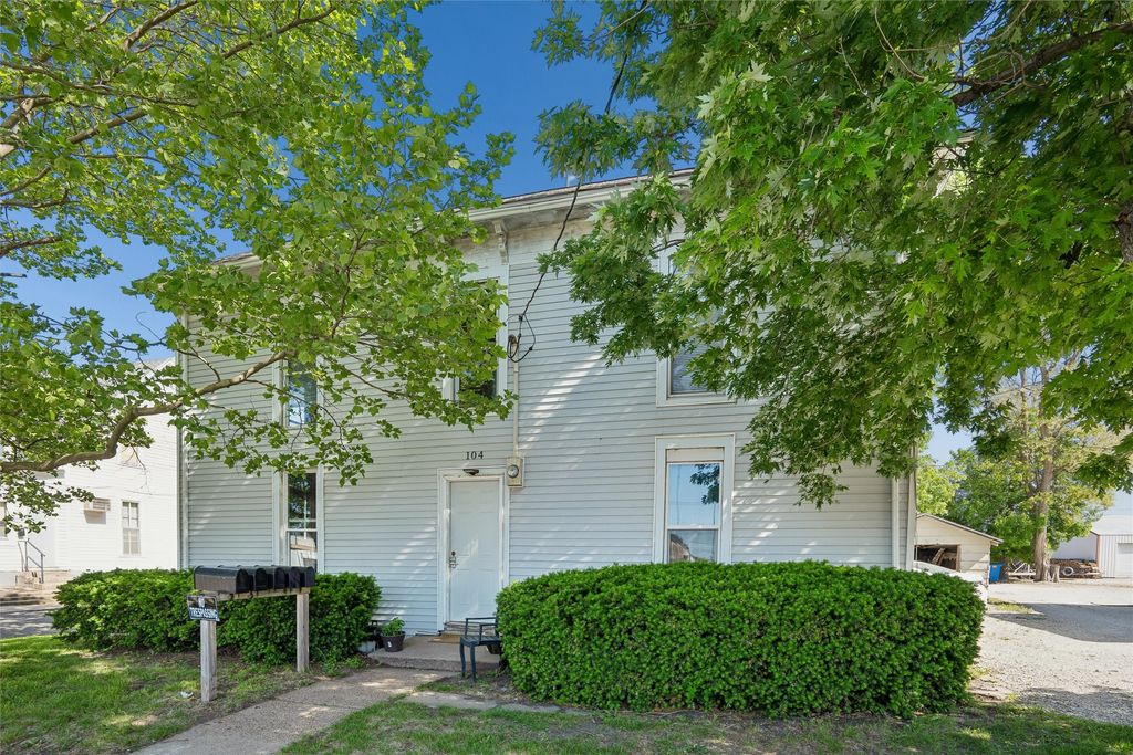104 E Boston Avenue, Indianola, IA 50125