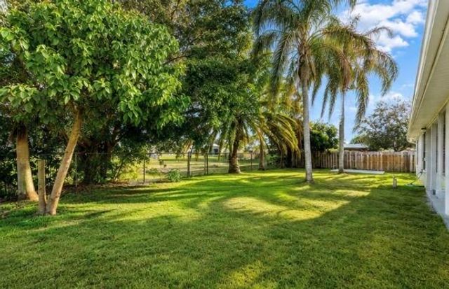 272 SW Carter Avenue, Port St. Lucie, FL 34983
