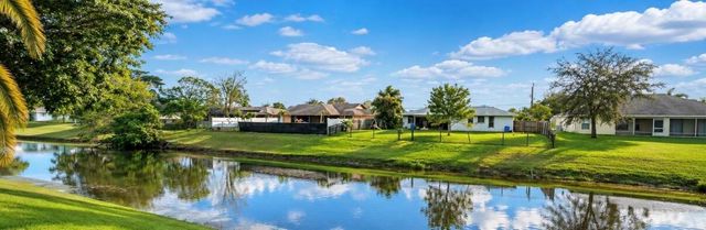 272 SW Carter Avenue, Port St. Lucie, FL 34983