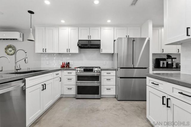 3152 Avenida Topanga, Carlsbad, CA 92009