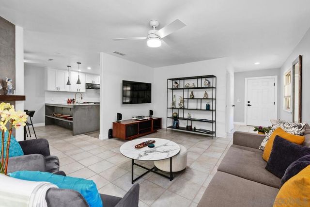 3152 Avenida Topanga, Carlsbad, CA 92009