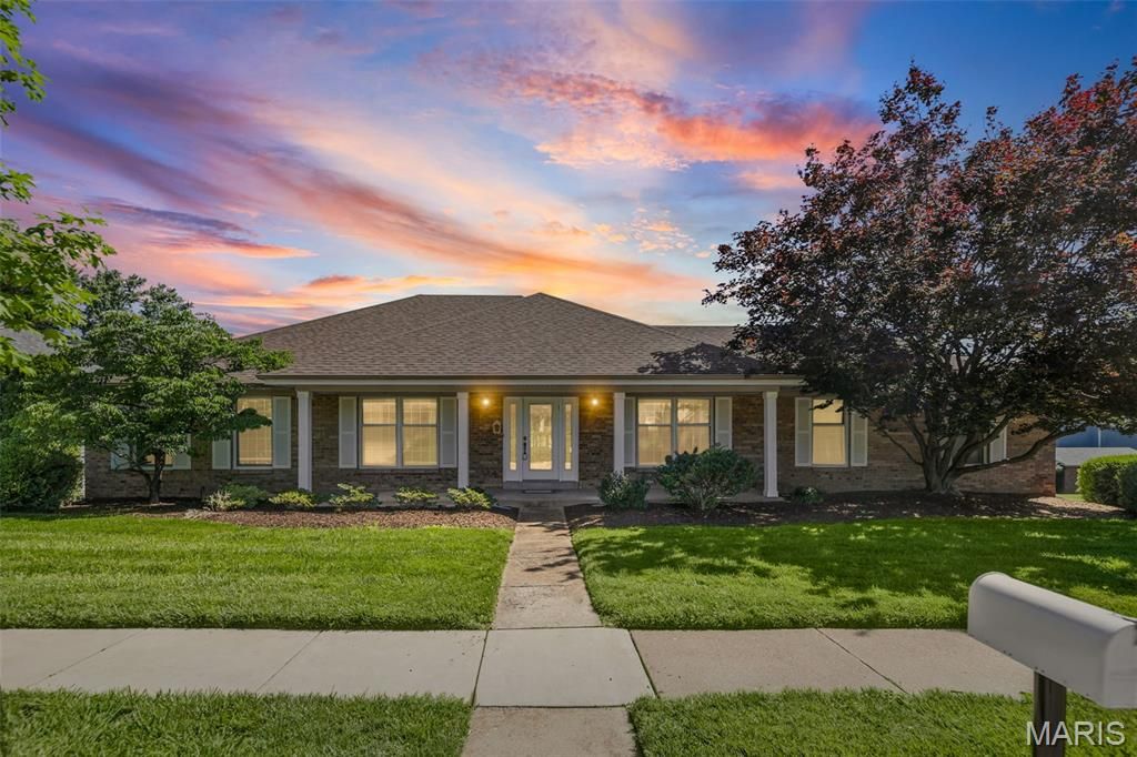 602 Sunbridge Drive, Chesterfield, MO 63017