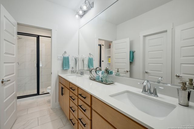 426 center, San Antonio, TX 78202