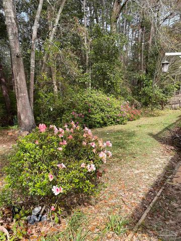 1794 Condor Dr, Cantonment, FL 32533