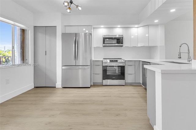 1650 SW 124th Ter 211D, Pembroke Pines, FL 33027