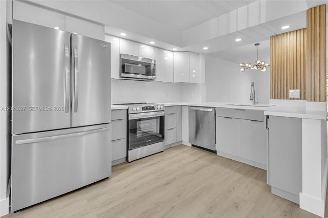 1650 SW 124th Ter 211D, Pembroke Pines, FL 33027